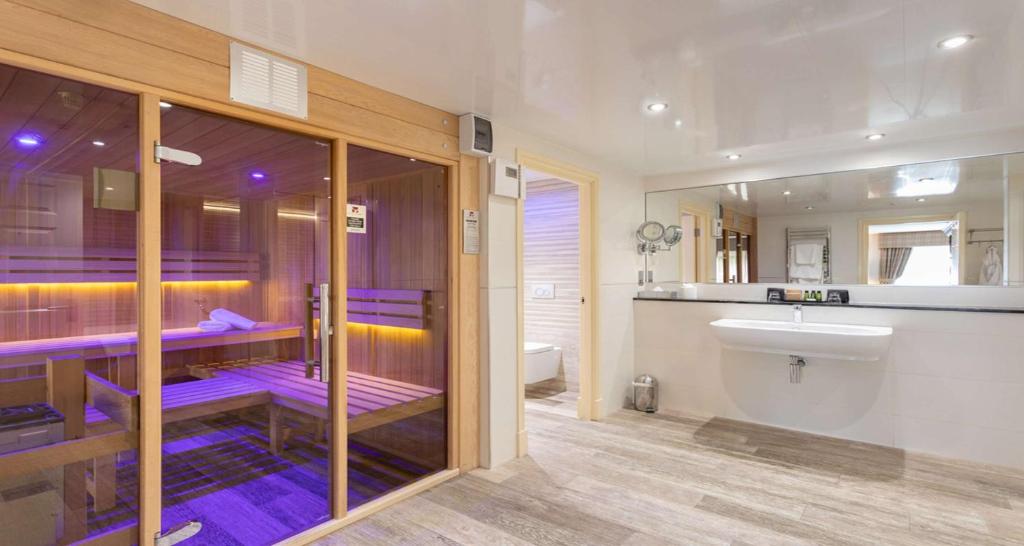 Koupelna v ubytování Best Western Premier Doncaster Mount Pleasant Hotel