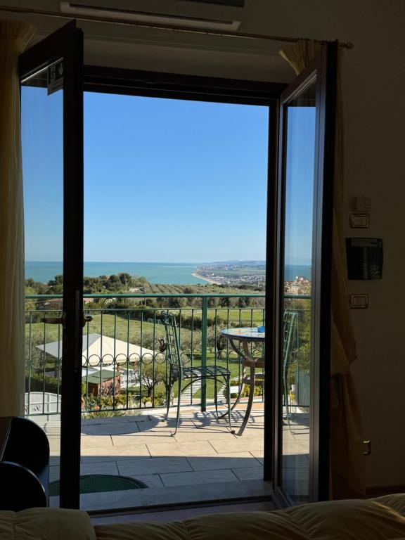 Balkón nebo terasa v ubytování Hotel Le Cave