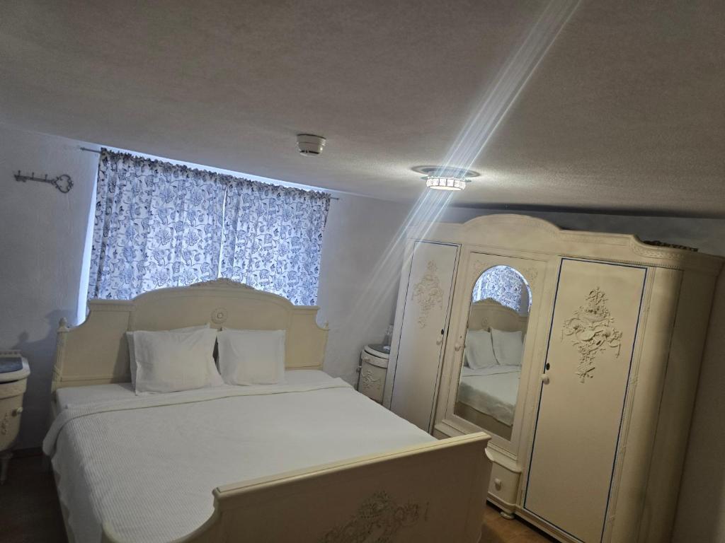 Postel nebo postele na pokoji v ubytování Zimmer corse 08