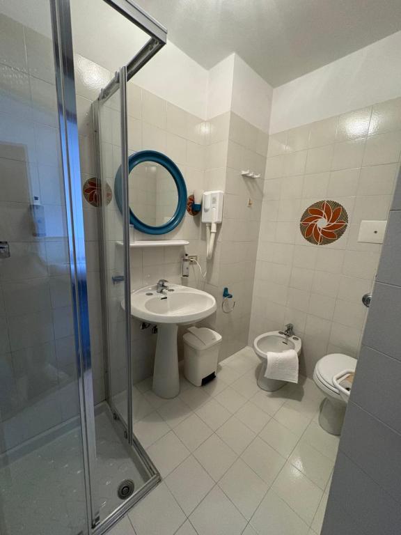 Koupelna v ubytování Garnì Hotel Tignale