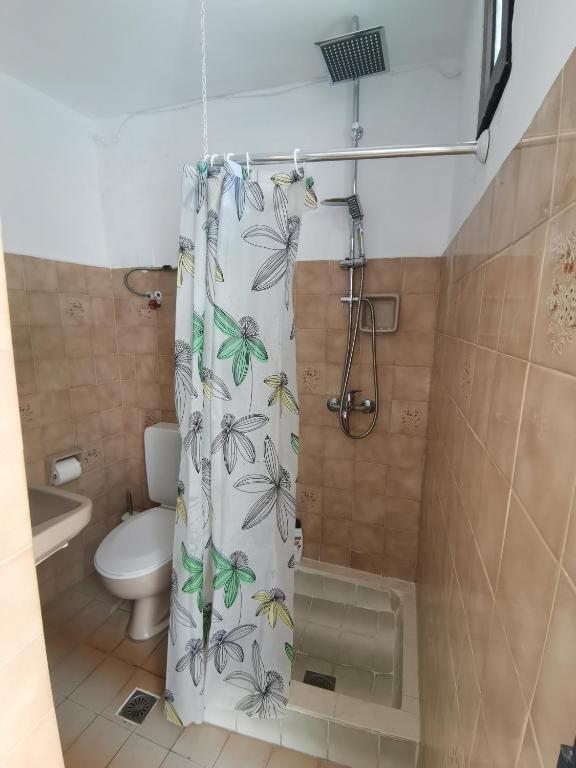 Kúpeľňa v ubytovaní Small apartment (studio) in town with sea view