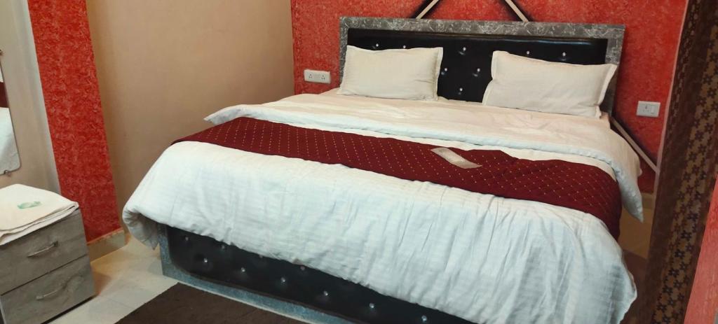 Postel nebo postele na pokoji v ubytování Super Hotel O Suryavanshi Palace