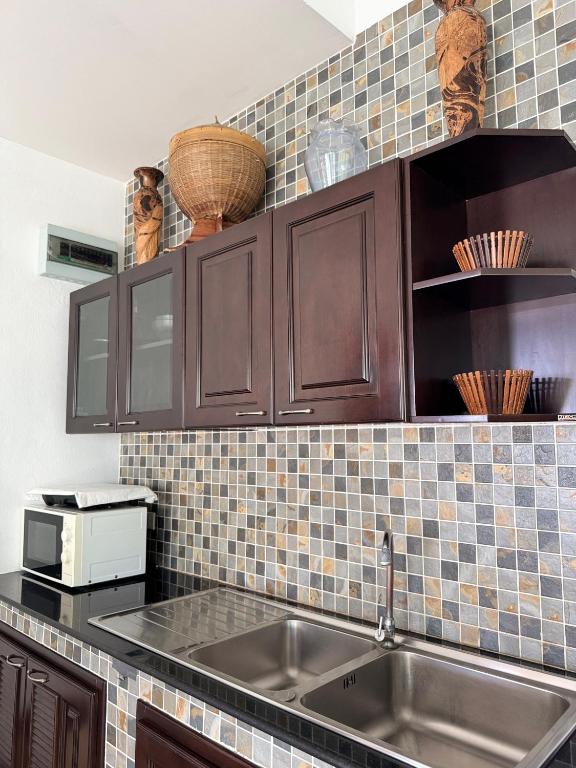 Kuchyň nebo kuchyňský kout v ubytování Ocean View Mini-Villa