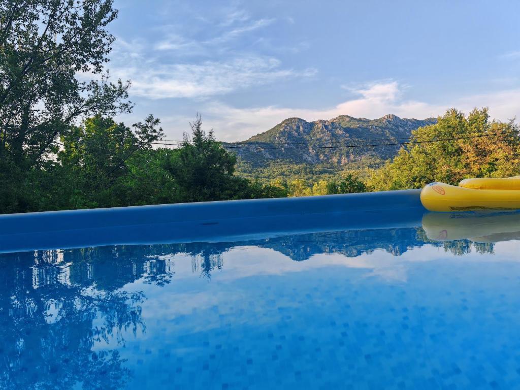 Bassein majutusasutuses Etno House Šćepanov Hlad või selle lähedal