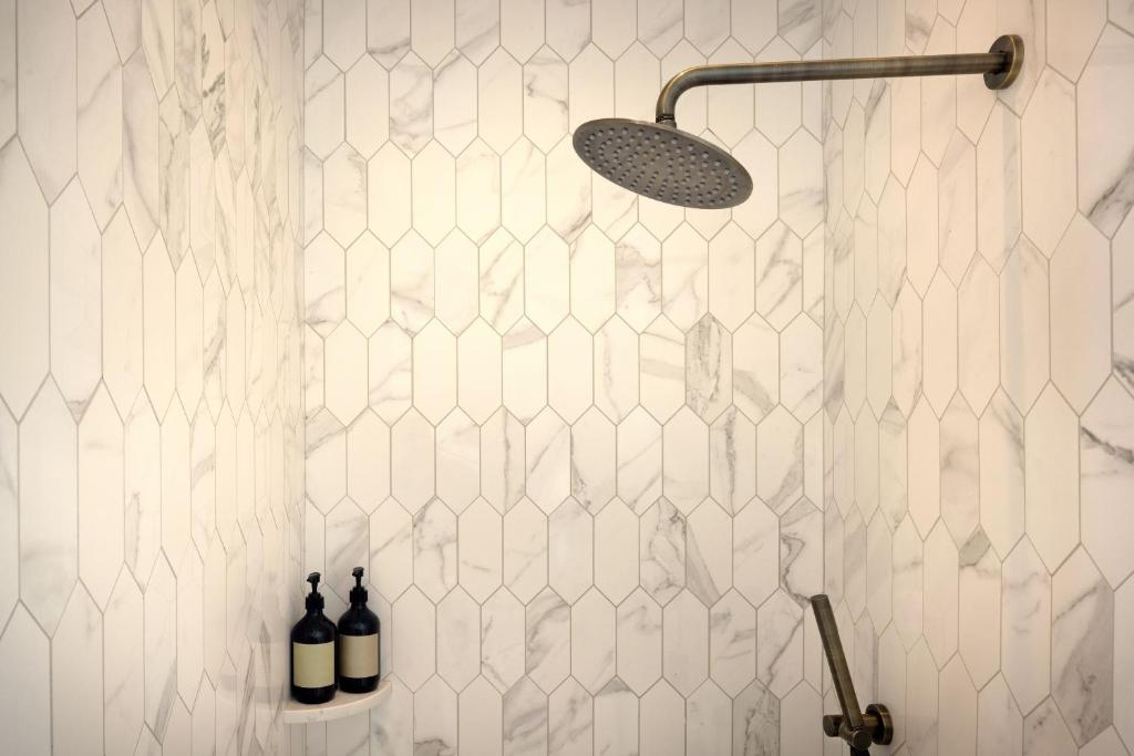 Ein Badezimmer in der Unterkunft The Cloud One New York-Downtown, by the Motel One Group