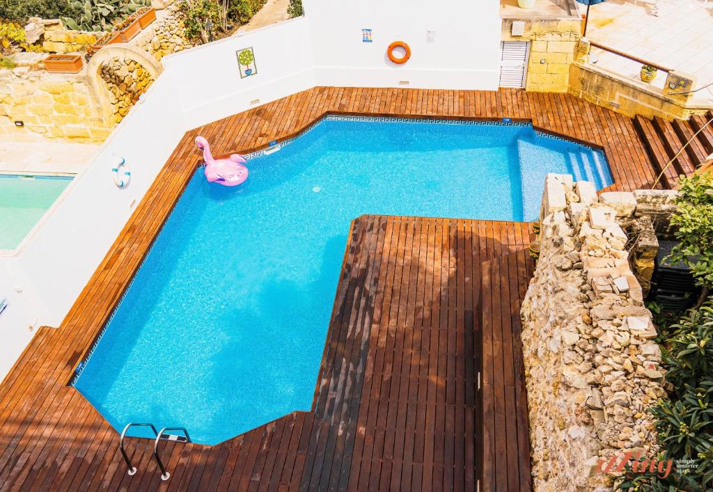 La pileta dentro o cerca de Tranquil Gozo Farmhouse Retreat with Private Pool