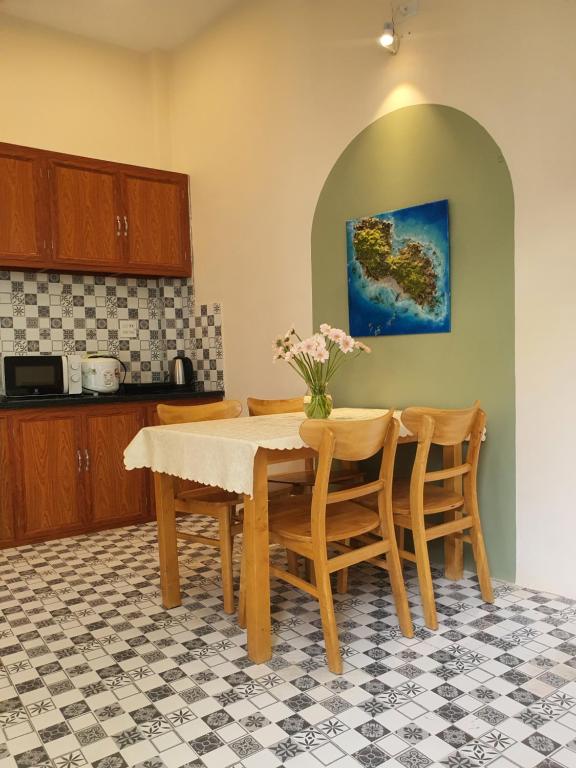 a kitchen with a dining room table and chairs at Sông Suối homestay 2 in Quy Nhon