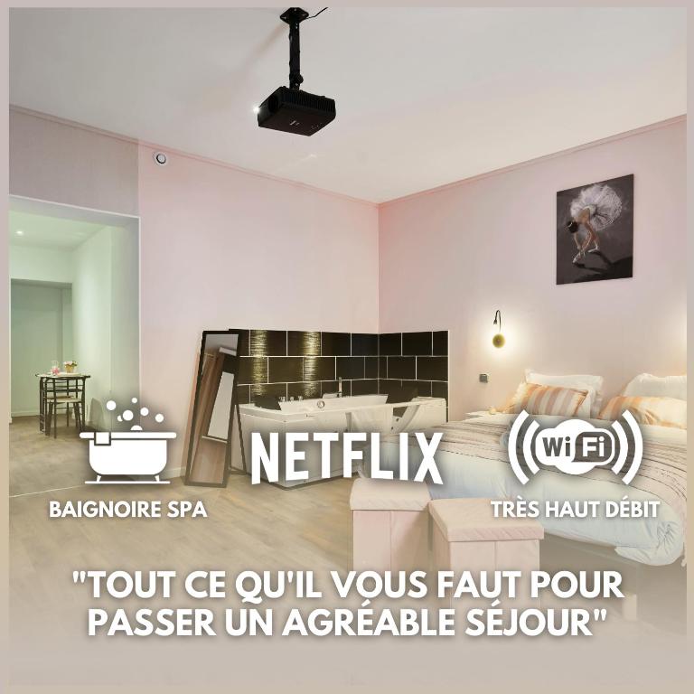 une chambre avec un lit et un panneau indiquant « hôtel ce pétrole votre faute avantage » dans l'établissement NG Prestige l Lille l Tourcoing - Bouvines - Balnéo & Cuisine, à Tourcoing