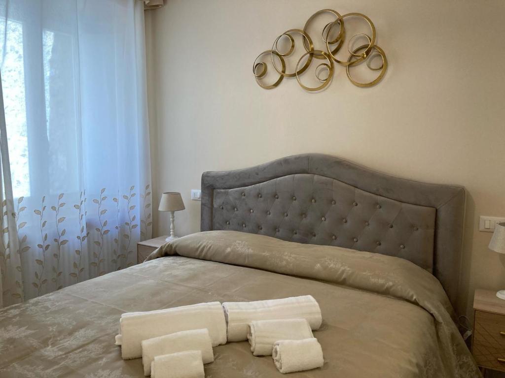 Una cama o camas en una habitación de Alba e Tramonto