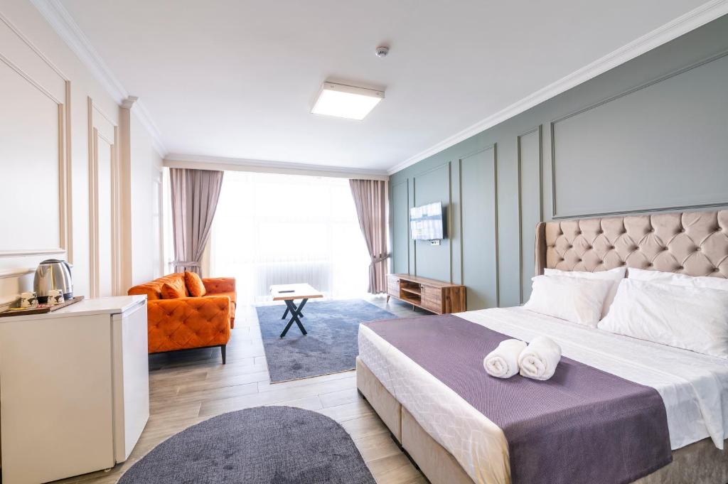 Ένα ή περισσότερα κρεβάτια σε δωμάτιο στο Royal Luxury Hotels Suites