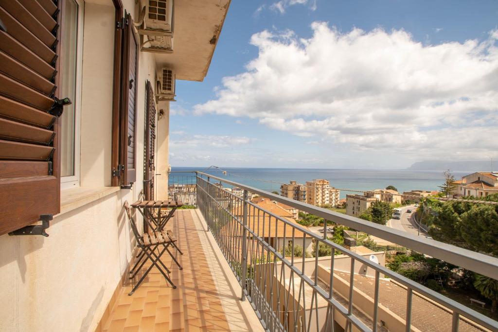 a balcony with a view of the ocean at Da Jaco in Castellammare del Golfo