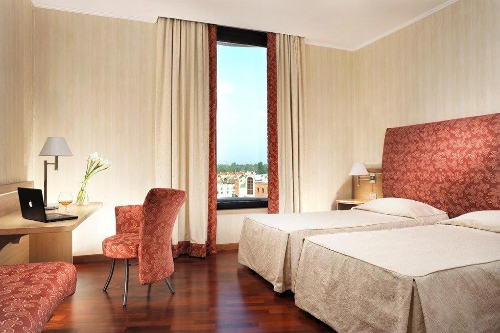 Postel nebo postele na pokoji v ubytování Poli Hotel