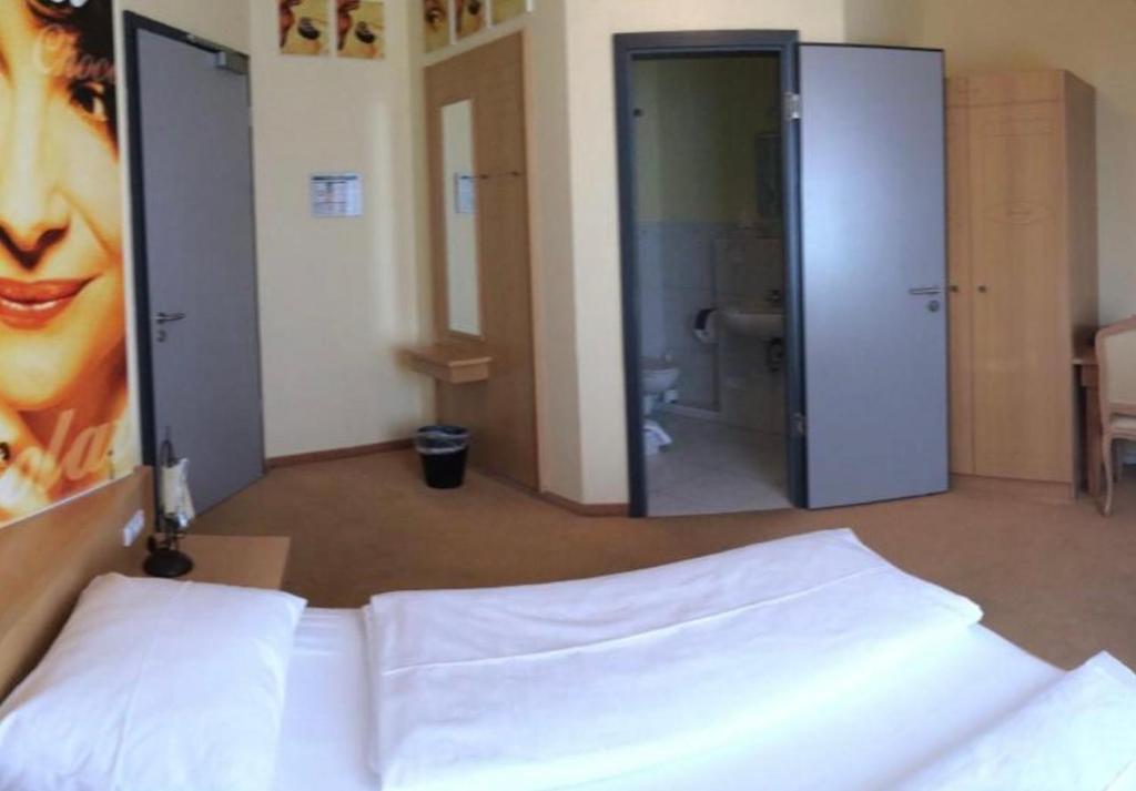 Postel nebo postele na pokoji v ubytování CineHotel Maroni