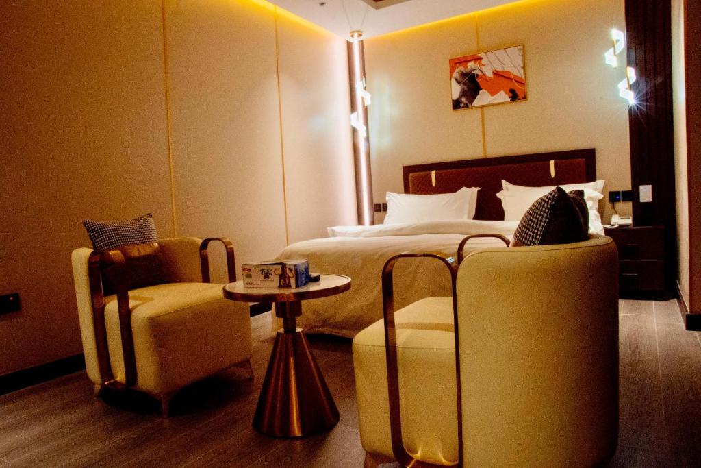 Posezení v ubytování W by Triple Tees Hotel and Suites