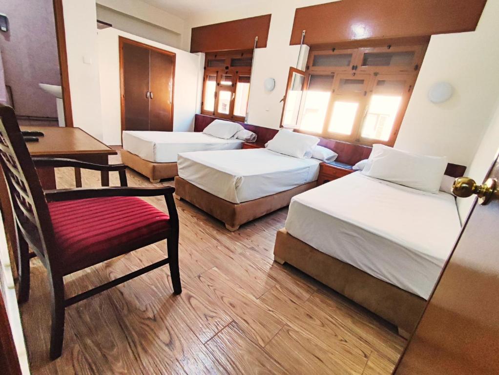 Postel nebo postele na pokoji v ubytování Hôtel National