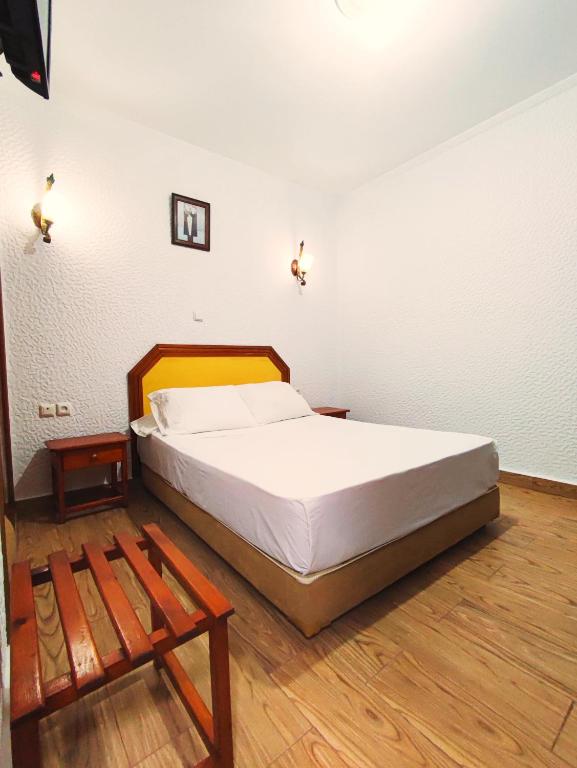 Postel nebo postele na pokoji v ubytování Hôtel National