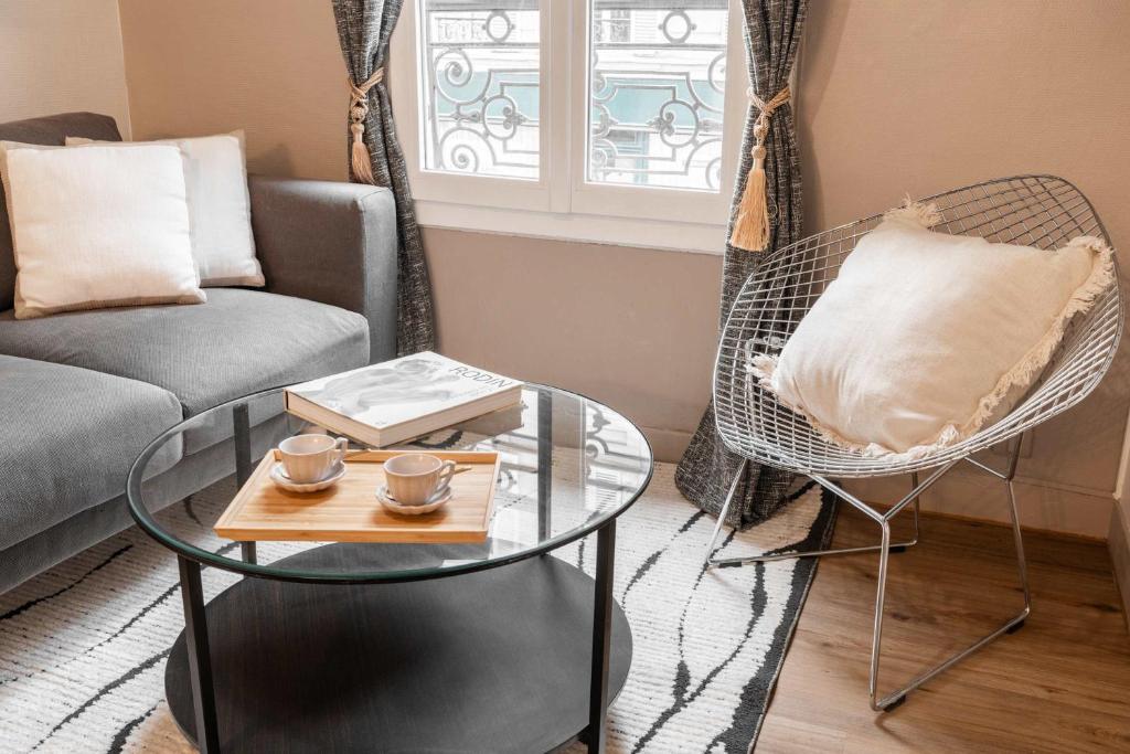Posedenie v ubytovaní Family Apartment in Paris