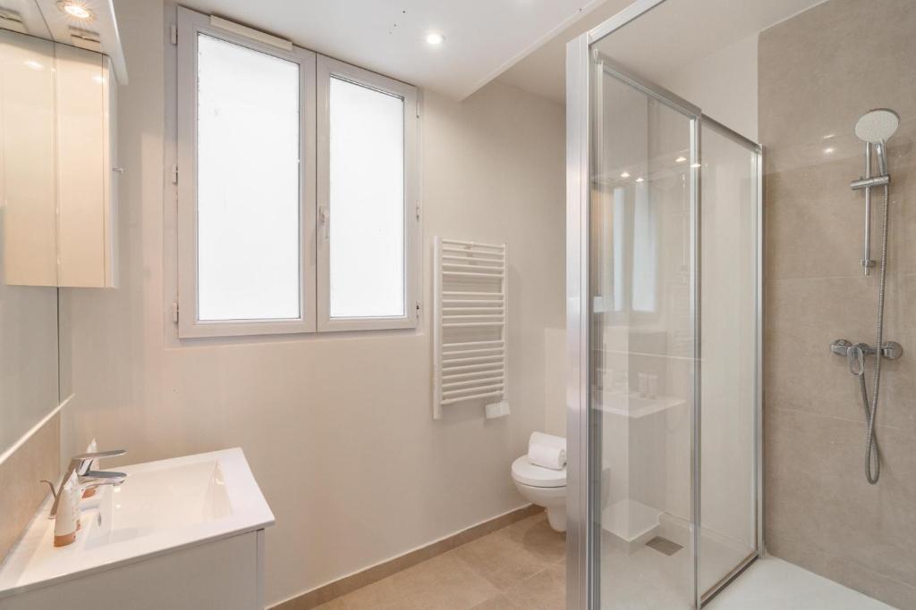 Kúpeľňa v ubytovaní Family Apartment in Paris