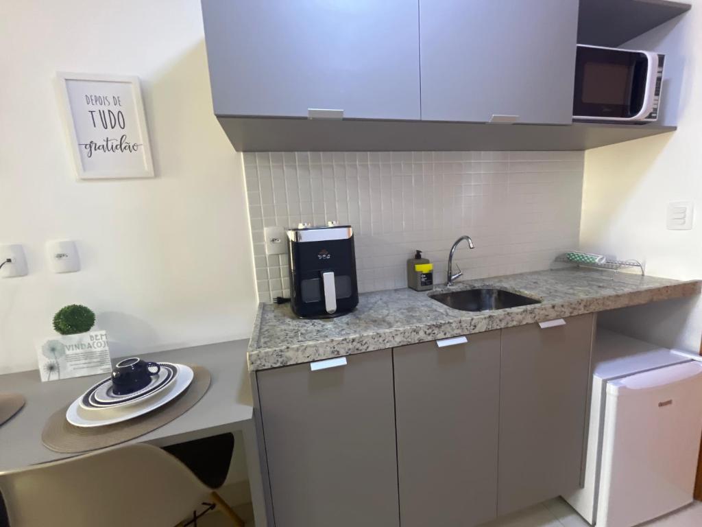 Kuchyň nebo kuchyňský kout v ubytování Manaíra Apart Hotel