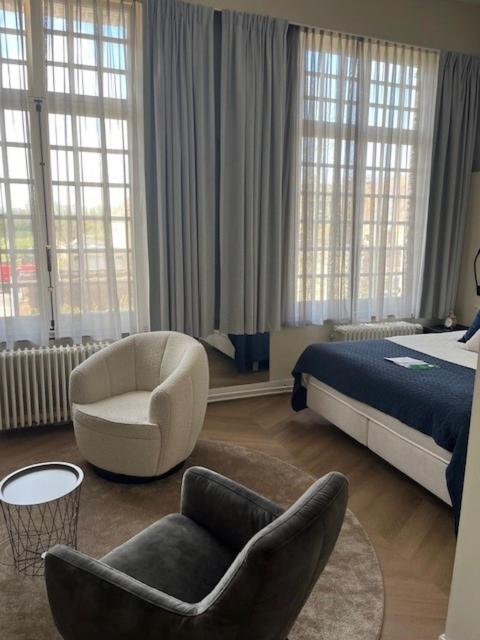 Postel nebo postele na pokoji v ubytování Amaryllis Hotel Veurne