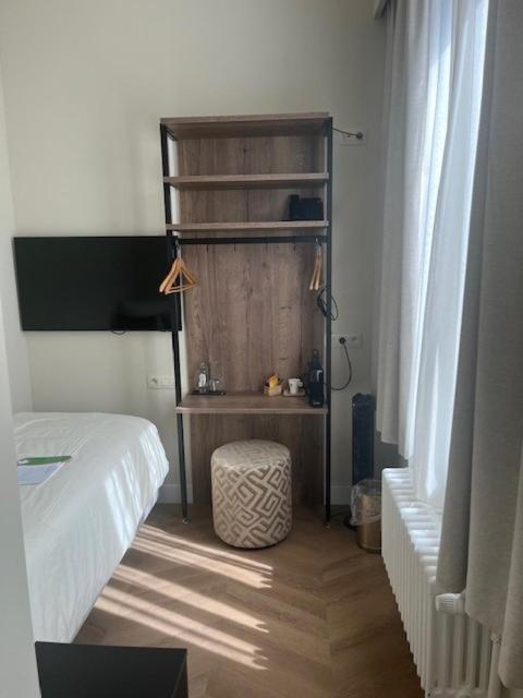 Postel nebo postele na pokoji v ubytování Amaryllis Hotel Veurne