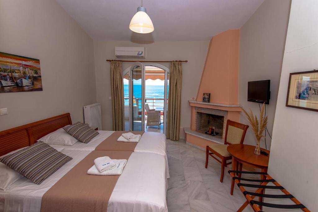 Posteľ alebo postele v izbe v ubytovaní Over Sea Rooms & Villas