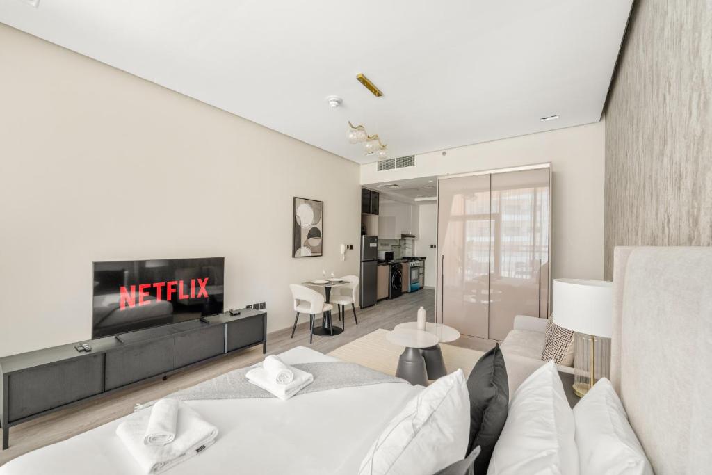 迪拜VayK - Stylish Studio with Pool View in Silicon Oasis的相册照片