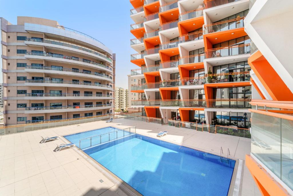迪拜VayK - Stylish Studio with Pool View in Silicon Oasis的相册照片