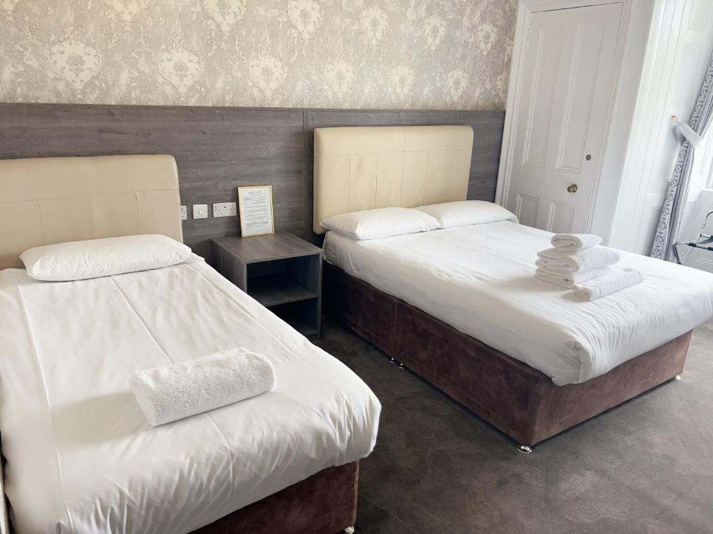 Postel nebo postele na pokoji v ubytování Alexander Guest House