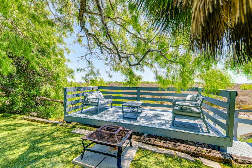 Aed väljaspool majutusasutust 3 Mi to Beaches Corpus Christi Home with Pool