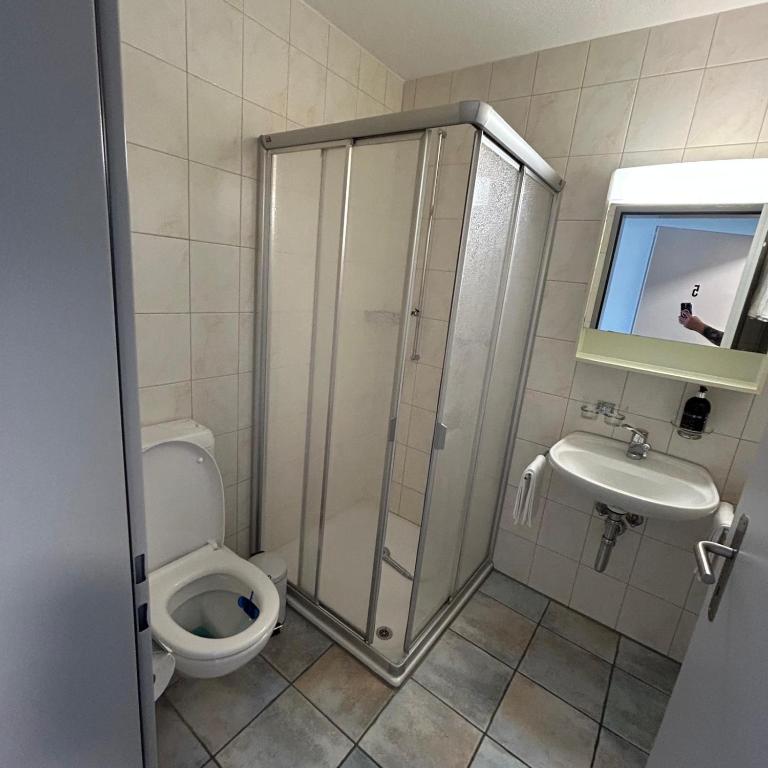 Vannituba majutusasutuses Schöne Zimmer in idyllischer Lage