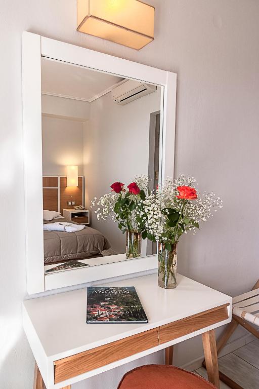 Postel nebo postele na pokoji v ubytování Fedriades Delphi Hotel