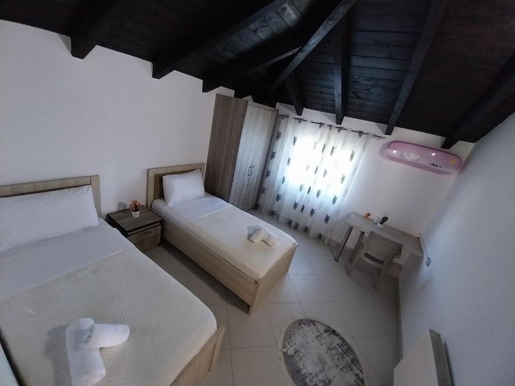 Postel nebo postele na pokoji v ubytování Guest House Ilir
