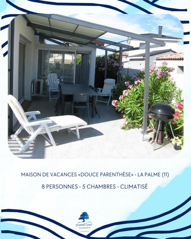 un patio avec une table, des chaises et un barbecue dans l'établissement Douce Parenthèse - Maison de Vacances - 8 pers - Terrasse, à Lapalme