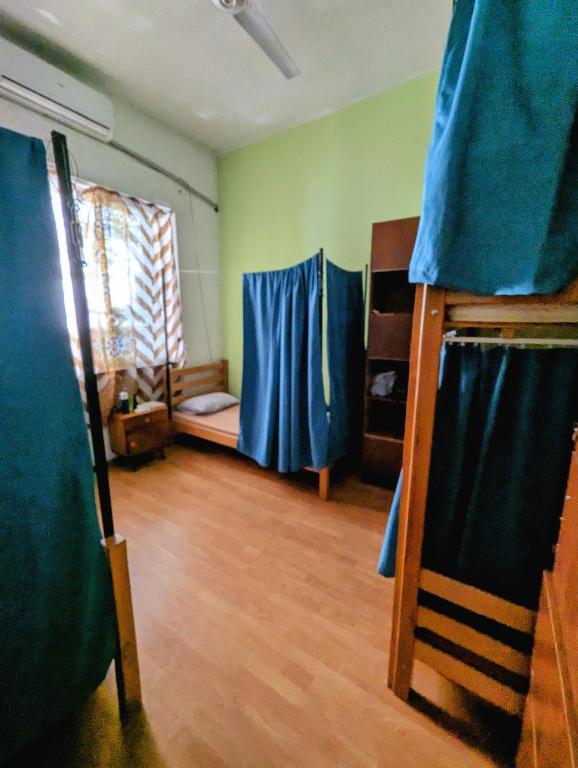 Postel nebo postele na pokoji v ubytování Tirana Backpacker Hostel