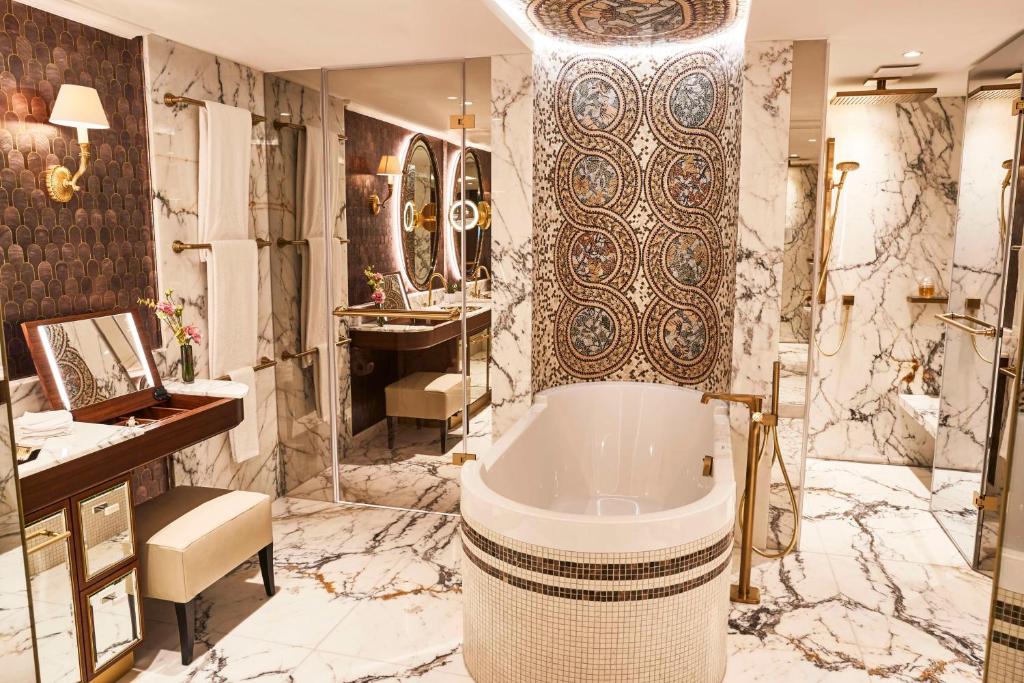 Vier Jahreszeiten Kempinski München - Resim 44