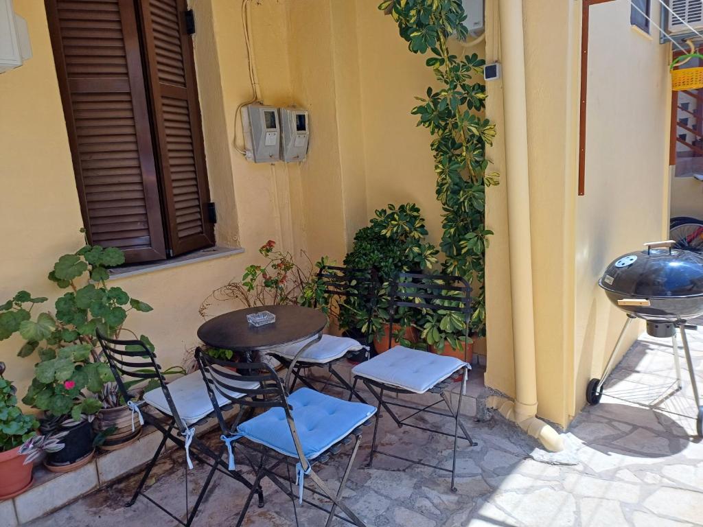 A patio or other outdoor area at Jimmy’s Studios