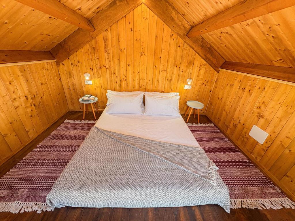 Postel nebo postele na pokoji v ubytování Poesis Park - Glamping