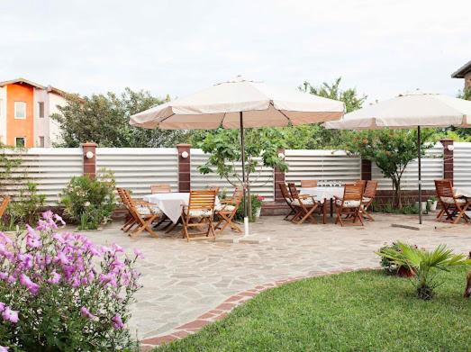 A garden outside Silistar Hotel