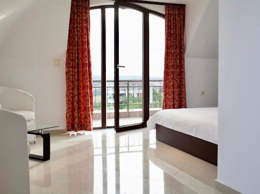 A bed or beds in a room at Silistar Hotel