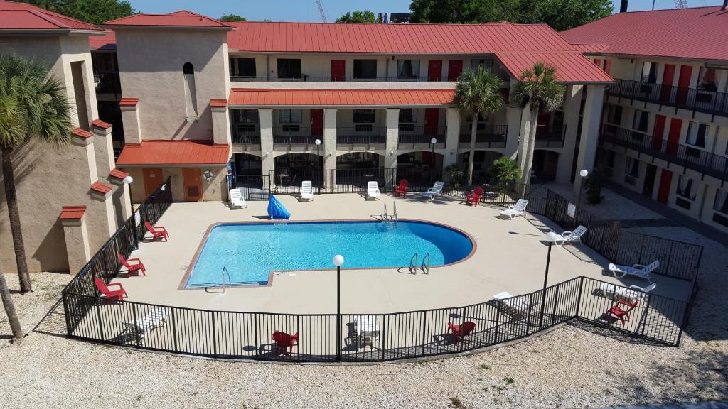 an overhead view of a swimming pool at a hotel at Tricove Inn & Suites in Jacksonville