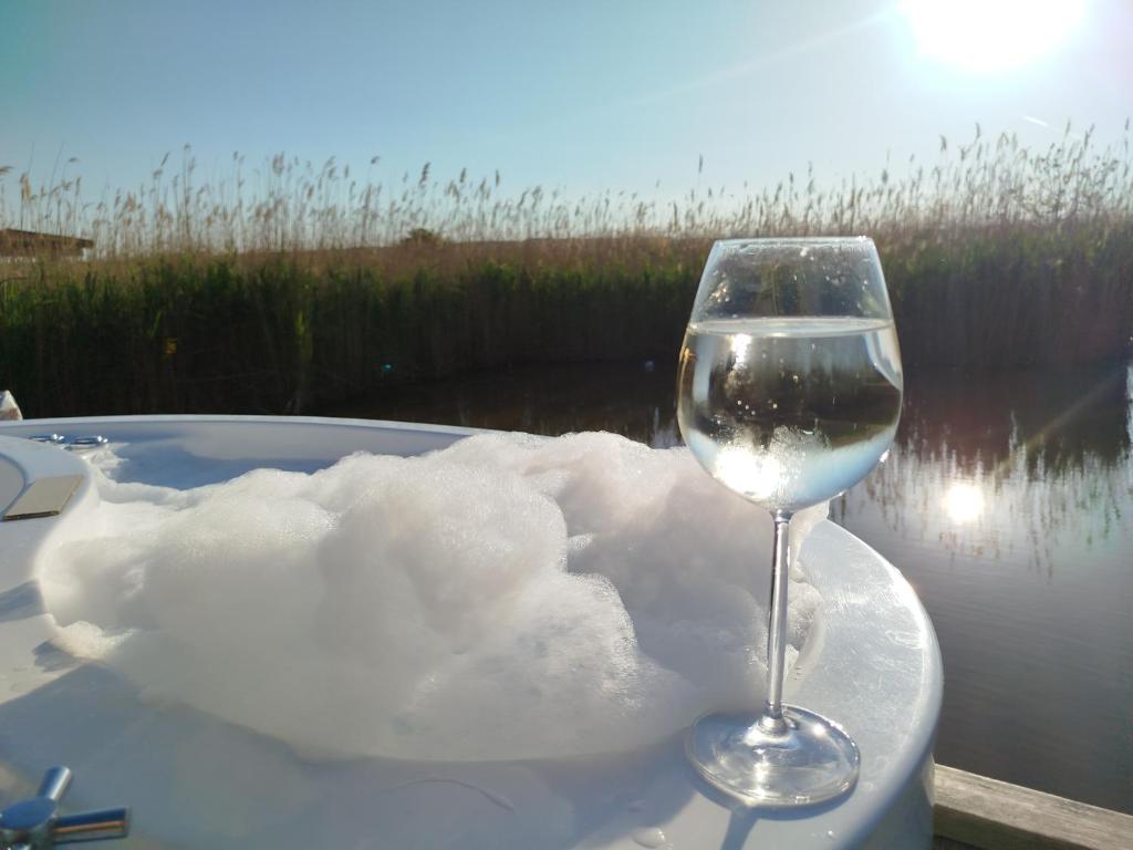 Nápoje v ubytovaní Pfahlbau Sunset II Toplage inklusive Elektroboot