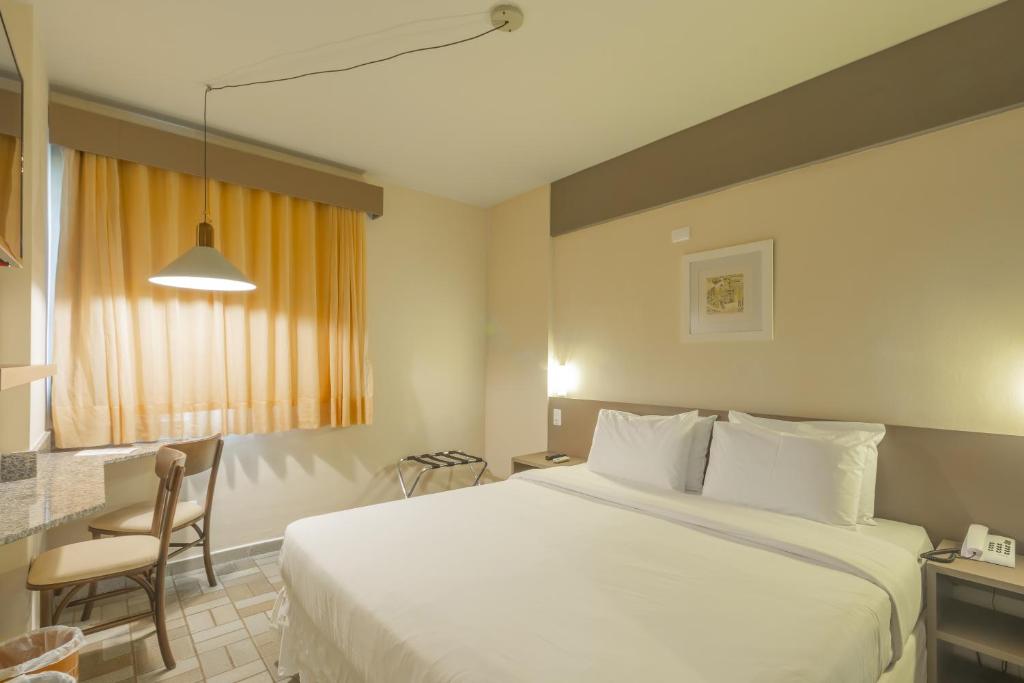 Cama ou camas em um quarto em Hotel Caiçara João Pessoa