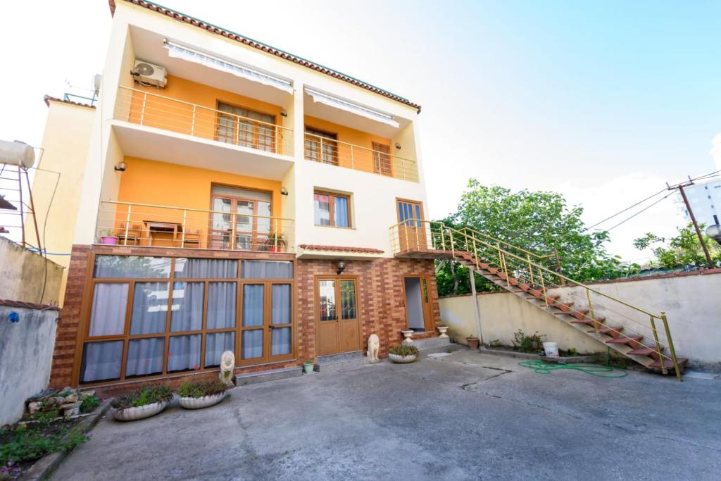 Vila Shabani