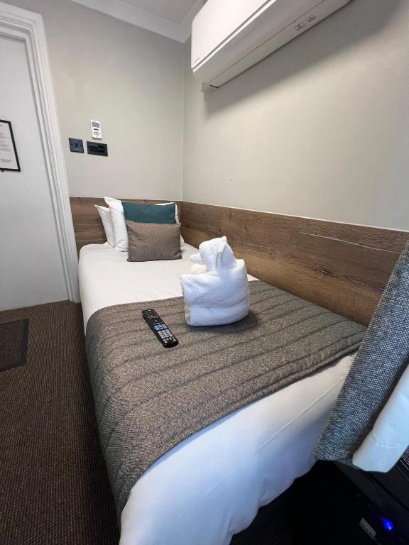 Tudor Court Hotel - Resim 9