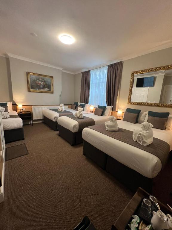 Tudor Court Hotel - Resim 7