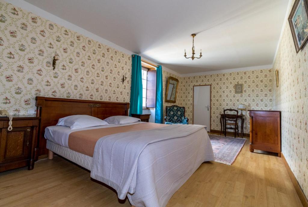 Postel nebo postele na pokoji v ubytování Manoir Du Stang