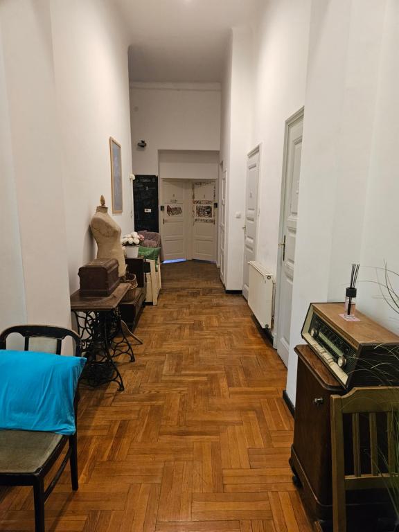 Kuchyň nebo kuchyňský kout v ubytování Ligeti Ruin Hostel