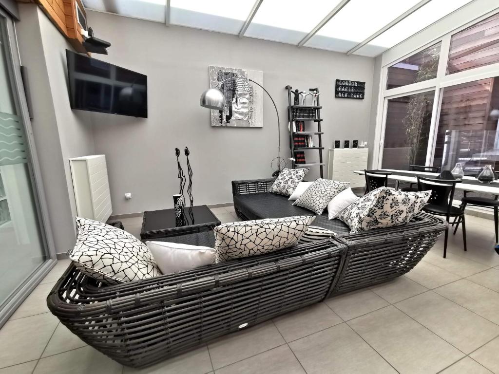 TV a/nebo společenská místnost v ubytování Bethune City Relax Spa & Sauna