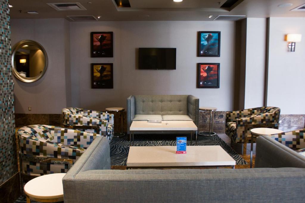 Posezení v ubytování The Platinum Hotel